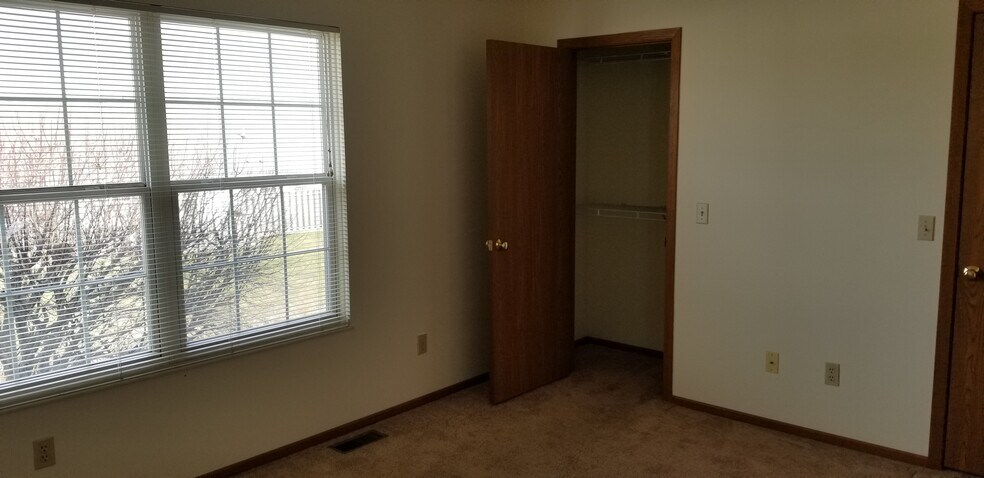 More Photos Of 2200-2271 Deerfield Crossing Dr, Piqua Apartments For Sale