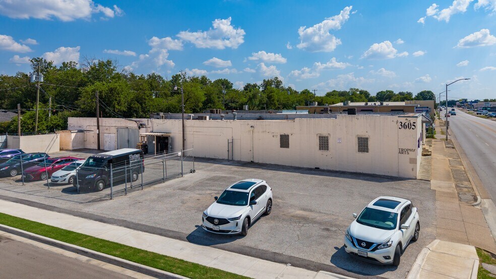 More Photos Of 3605 McCart Ave, Fort Worth Distribution For Lease