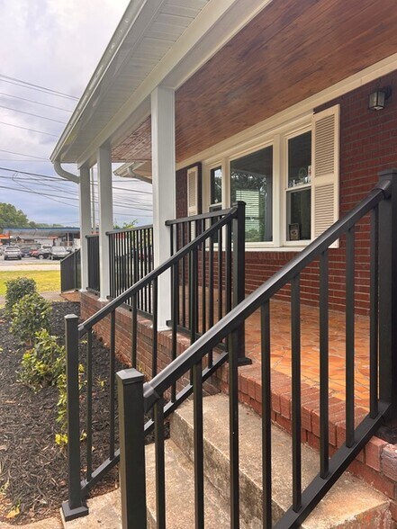 More Photos Of 1934 N Pleasantburg Dr, Greenville Medical For Lease