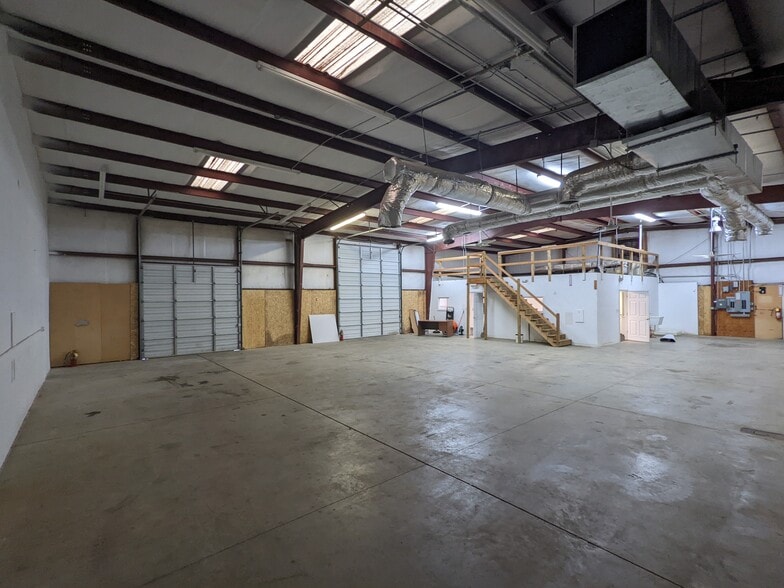 More Photos Of 389 Farmer Ct, Lawrenceville Light Distribution For Lease
