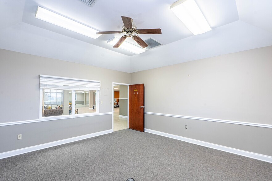 More Photos Of 819 Newman Dr, Helena Office For Sale