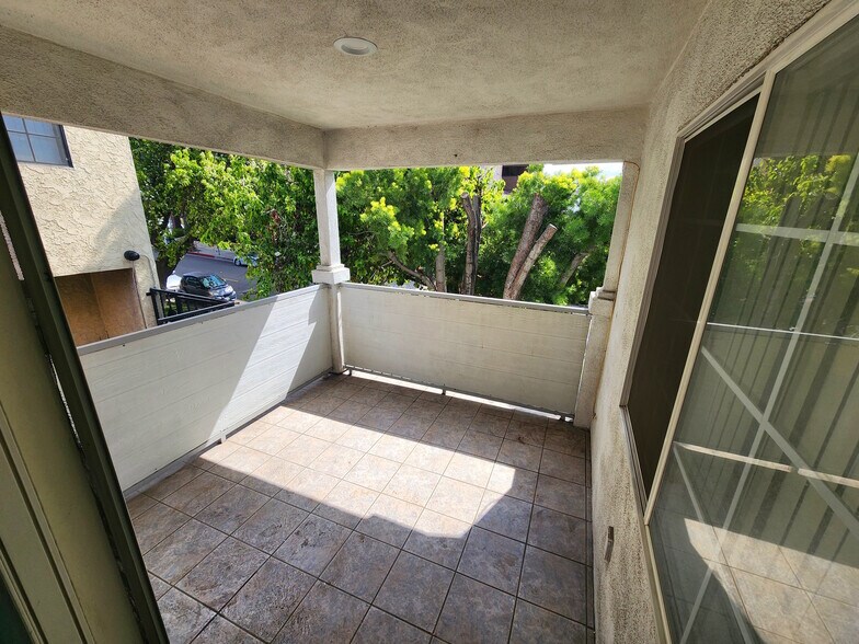 More Photos Of 335-337 E Providencia Ave, Burbank Apartments For Sale