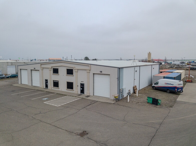 More Photos Of 2525 N Commercial Ave, Pasco Warehouse For Lease