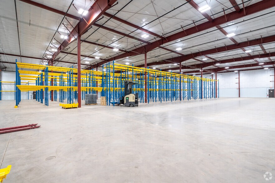 More Photos Of 10335 Naples St NE, Blaine Warehouse For Lease