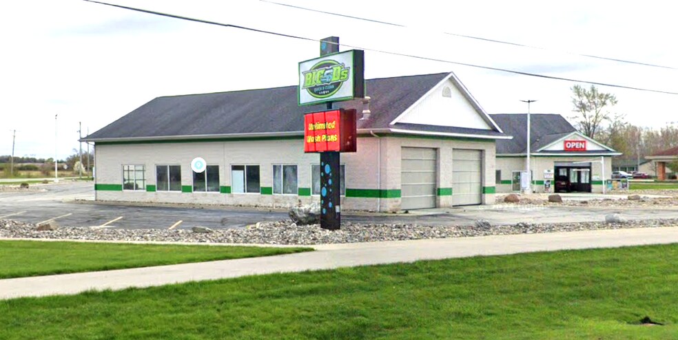 Primary Photo Of 10253 Pierce Rd, Freeland General Retail For Sale