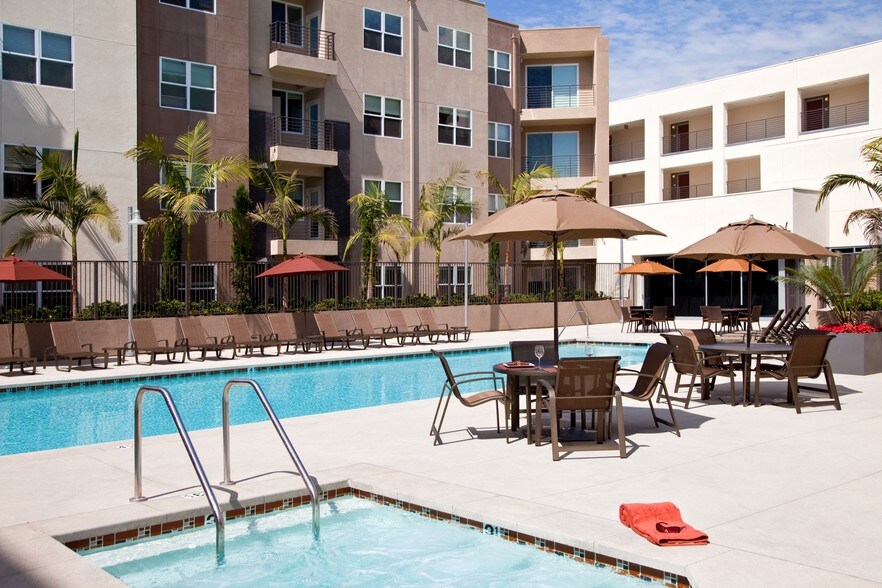 More Photos Of 421 W Broadway, Long Beach Multifamily For Sale