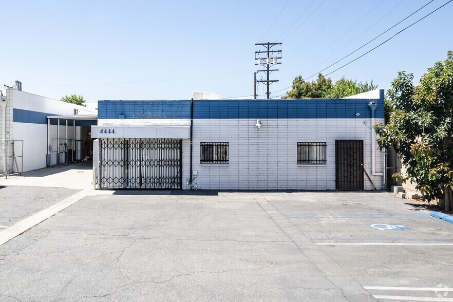 More Photos Of 4444 Union Pacific Ave, Commerce Warehouse For Sale