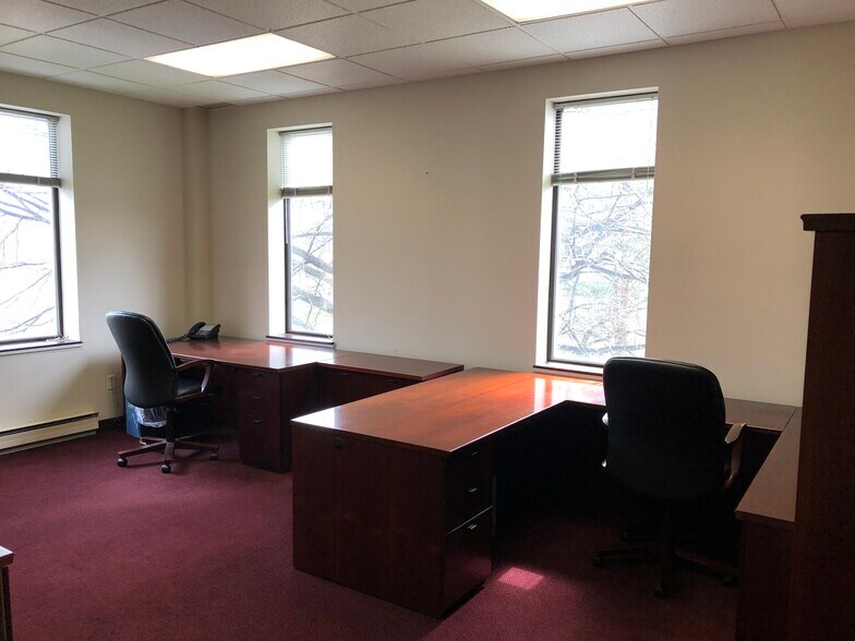 More Photos Of 290 Elwood Davis Rd, Liverpool Office For Lease