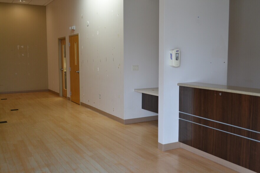 More Photos Of 17966 N Tamiami Trl, North Fort Myers Storefront Retail Office For Lease