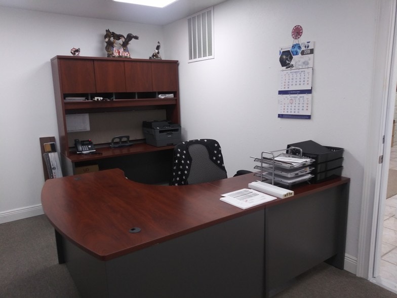 More Photos Of 5017 N Coolidge Dr, Tampa Warehouse For Sale