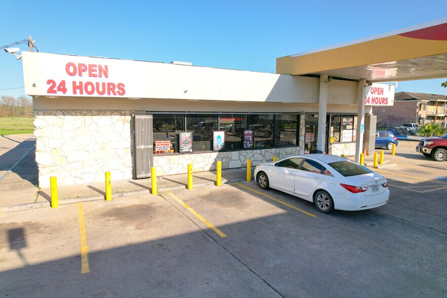 More Photos Of 7911 Wilcrest Dr, Houston Service Station For Sale