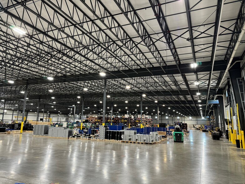 More Photos Of 3501 Fruit Ridge, Walker Manufacturing For Lease