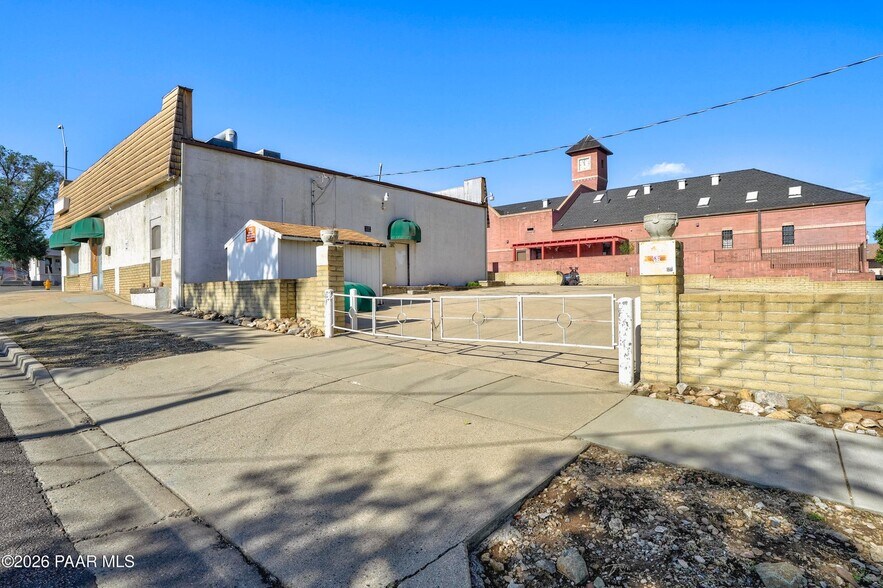 More Photos Of 620 E Gurley St, Prescott Restaurant For Sale