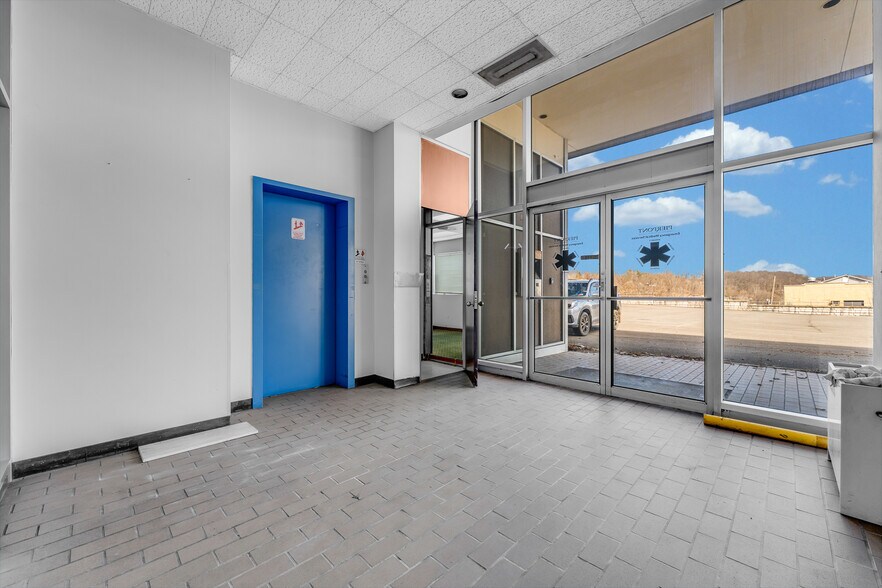 More Photos Of 214 Merchant St, Fairmont Bank For Sale