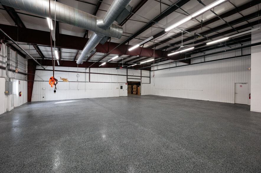 More Photos Of 2291 Traversefield Dr, Traverse City Manufacturing For Lease