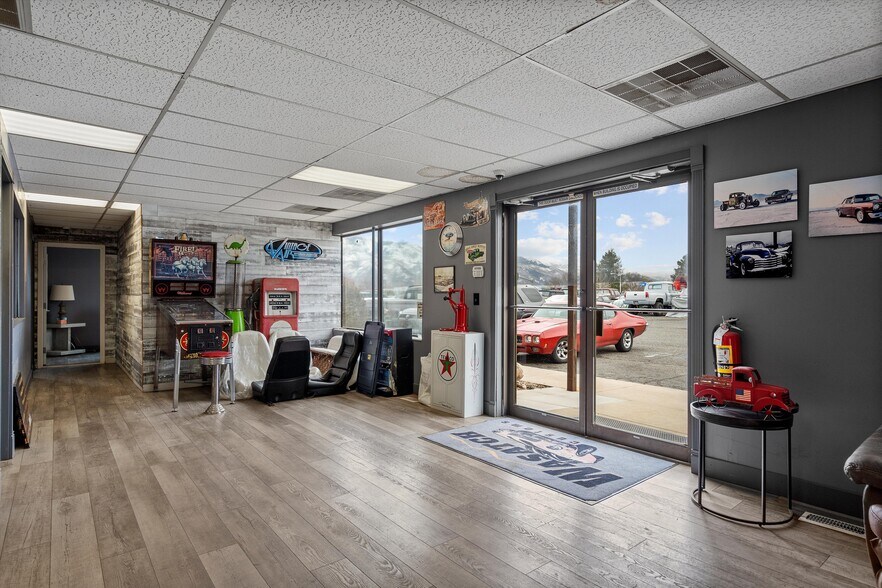 More Photos Of 747 E Highway 193, Layton Showroom For Sale