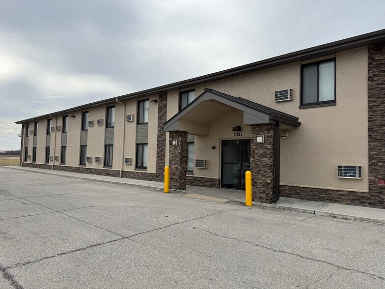 More Photos Of 2331 S Cedar St, Ottawa Apartments For Sale