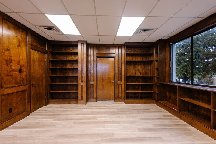 More Photos Of 8225 Westglen Dr, Houston Office For Sale