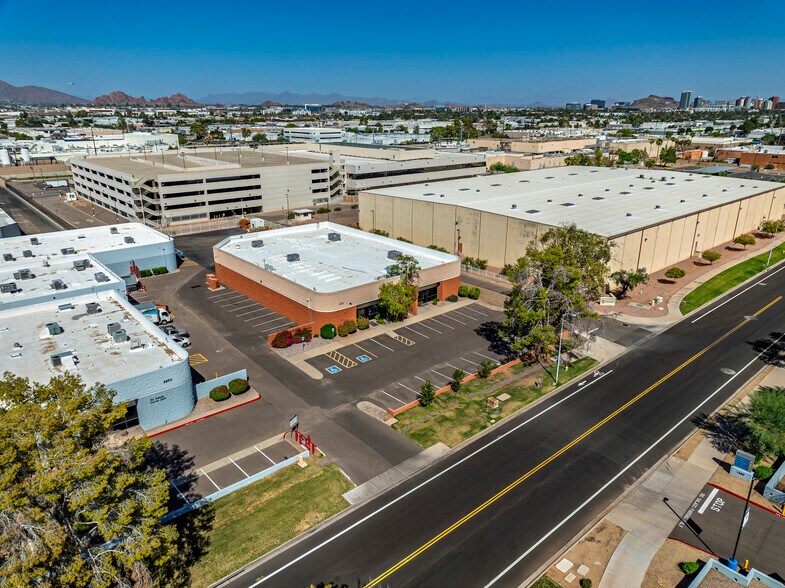 More Photos Of 2220 W 14th St, Tempe Showroom For Sale