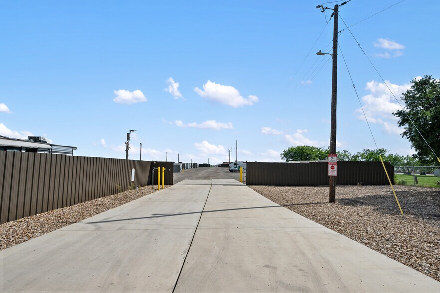 More Photos Of 11528 Old Lockhart Hwy, Creedmoor Parking Lot For Sale