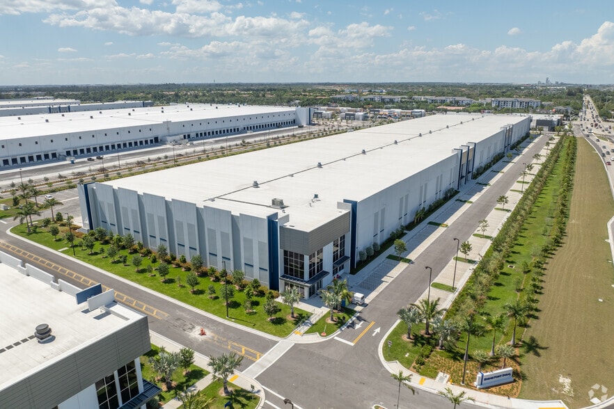 More Photos Of NW 107th Ave, Doral Unknown For Lease