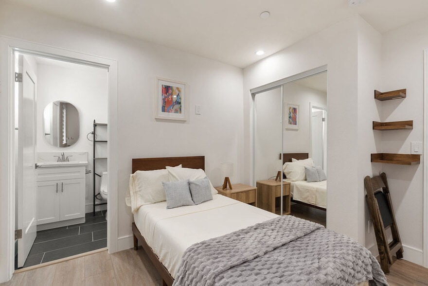 More Photos Of 1341 N Mariposa Ave, Los Angeles Apartments For Sale