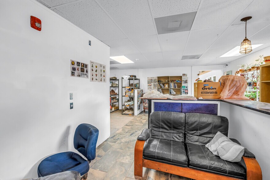 More Photos Of 563 49th St S, Saint Petersburg Storefront Retail Office For Lease