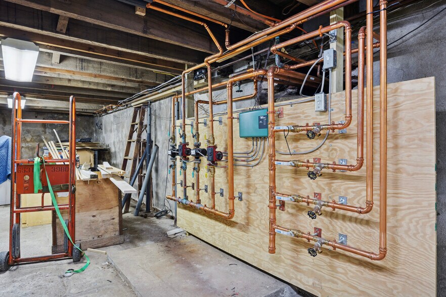 More Photos Of 46 Hilltown Pike, Line Lexington Office For Sale