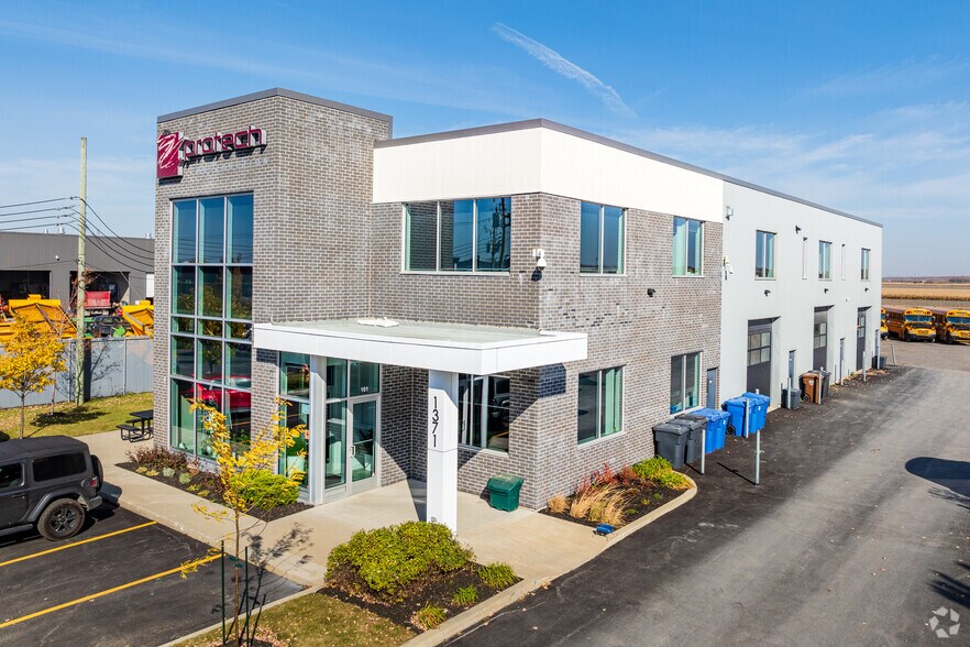 Primary Photo Of 1371 Boul Lionel-Boulet, Varennes Warehouse For Sale