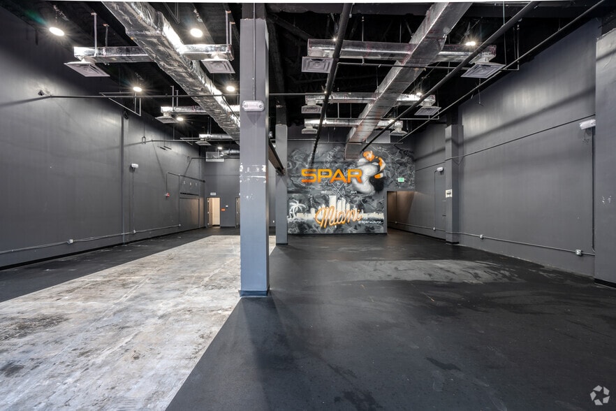 More Photos Of 420 Lincoln Rd, Miami Beach Loft Creative Space For Lease