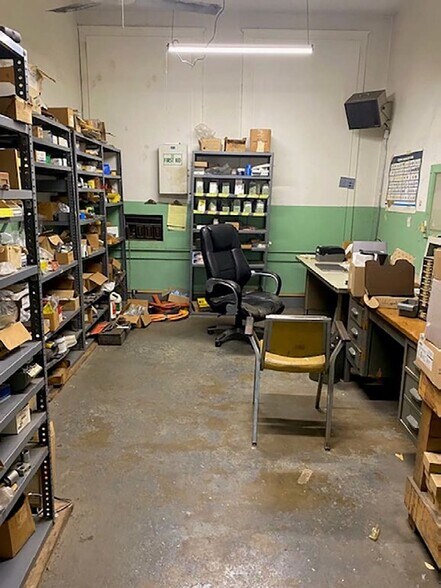 More Photos Of 240 Andrus Rd, Northwood Manufacturing For Lease