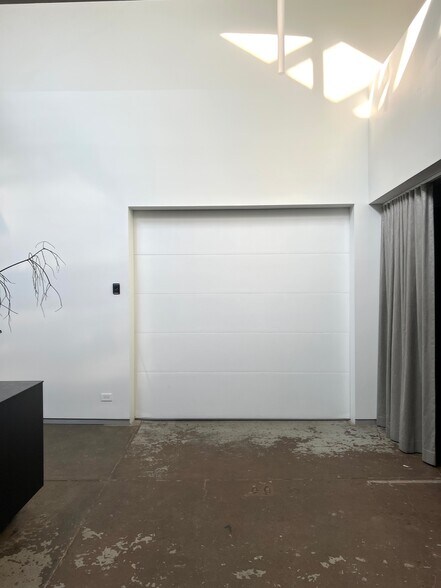 More Photos Of 3146 W Chicago Ave, Chicago Showroom For Sale