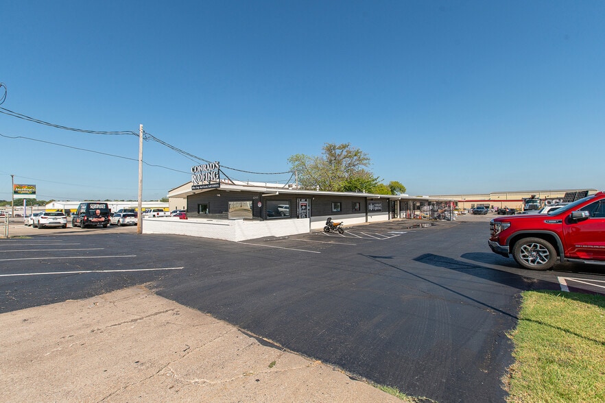 More Photos Of 6247 E 15th St, Tulsa Auto Repair For Lease