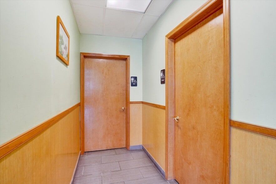 More Photos Of 1938 W Market St, York Freestanding For Sale