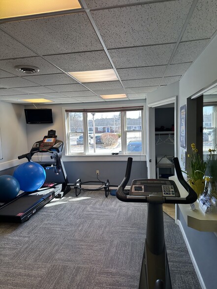 More Photos Of 40 S River Rd, Bedford Medical For Lease