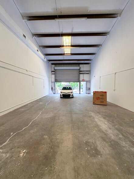 More Photos Of 4776 Radio Rd, Naples Warehouse For Lease