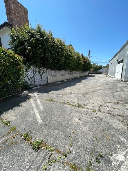 More Photos Of 2520 Santa Monica Blvd, Santa Monica Storefront For Lease