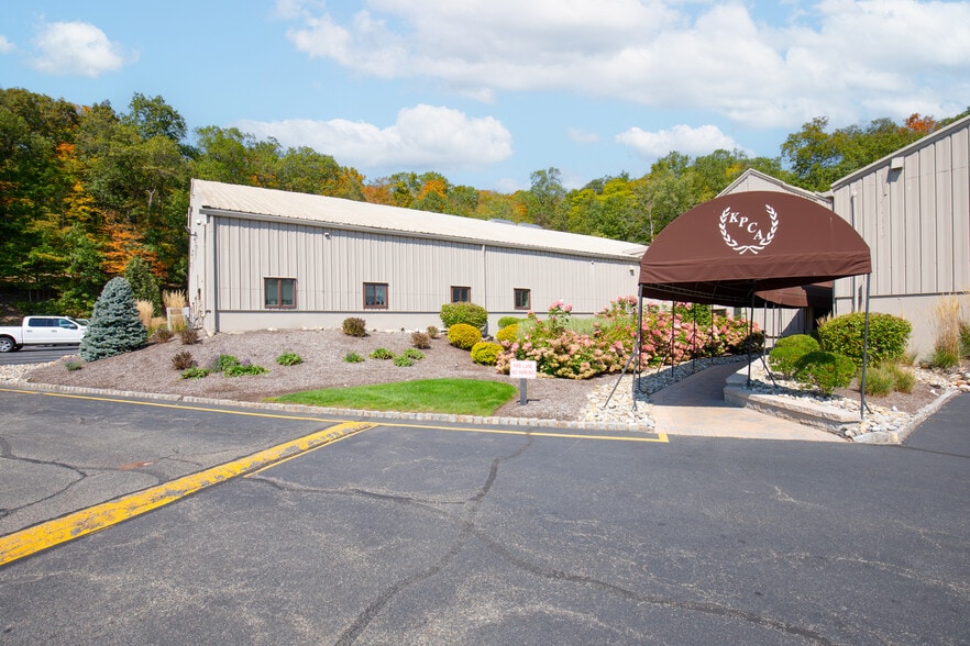 More Photos Of 170 Kinnelon Rd, Kinnelon Office Residential For Sale