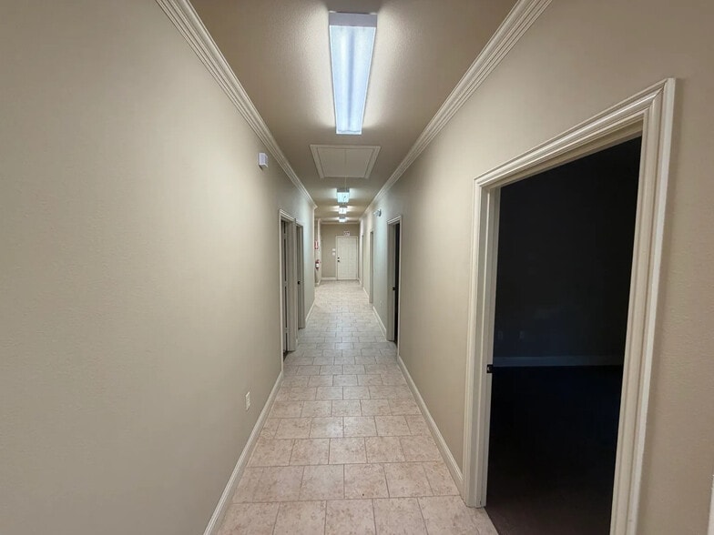 More Photos Of 2217 Martin Dr, Bedford Medical For Lease