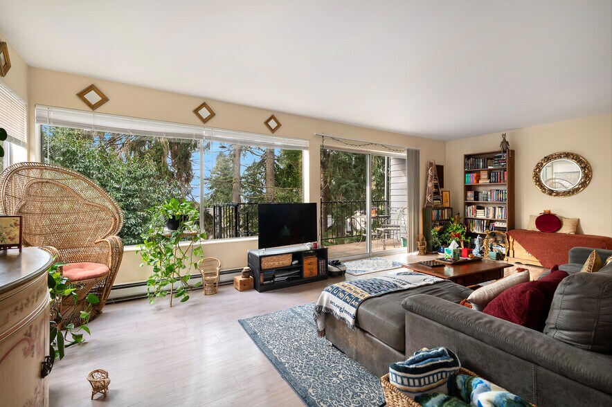 More Photos Of 11521 Greenwood Ave N, Seattle Apartments For Sale