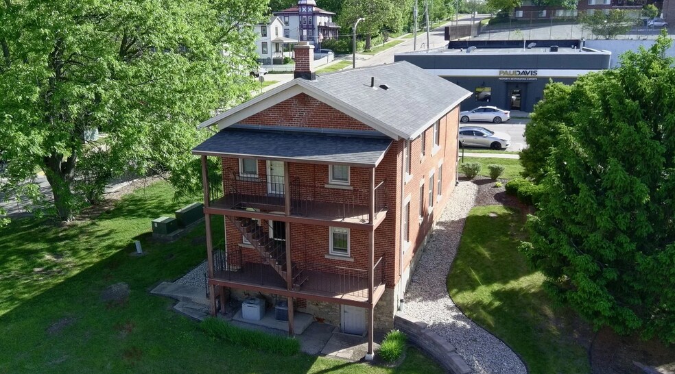 More Photos Of 121 N Parker Dr, Janesville Office For Lease