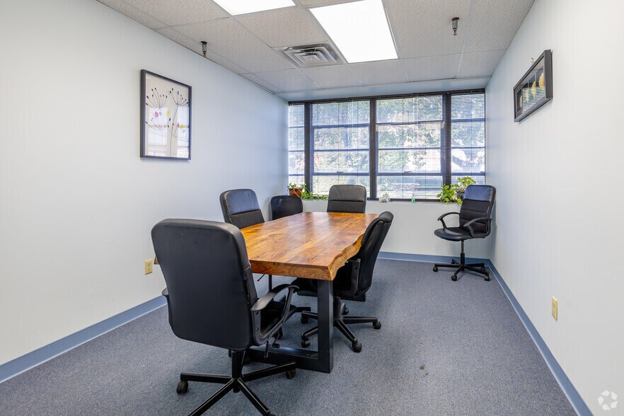 More Photos Of 408 E 4th St, Bridgeport Office For Lease