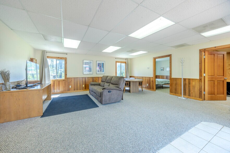 More Photos Of 45632 McKenzie Hwy, Vida Flex For Sale