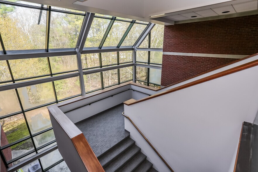 More Photos Of 125 Powder Forest Dr, Simsbury Office For Sale