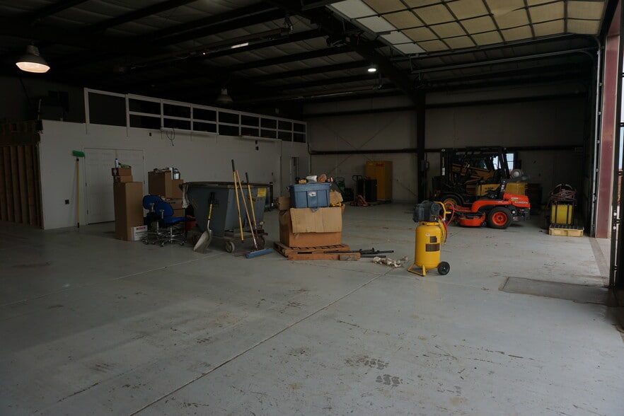 More Photos Of 820 N 9th Ave, Brighton Warehouse For Lease