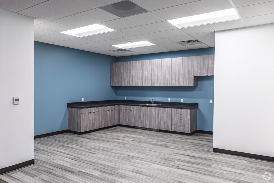 More Photos Of 5675 Ruffin Rd, San Diego Unknown For Lease
