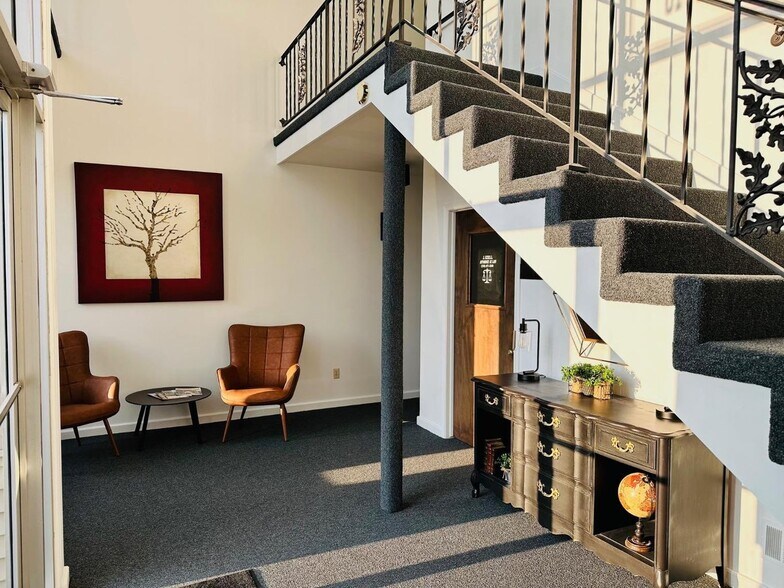 More Photos Of 209-211 S Main St, Kouts Office For Lease