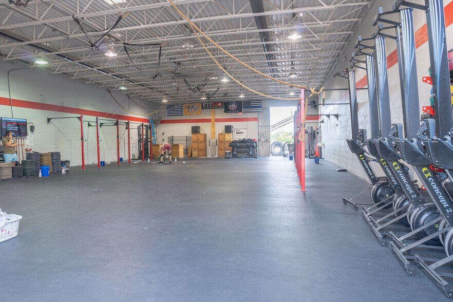 More Photos Of 385-387 Industrial Dr, Mount Juliet Warehouse For Lease