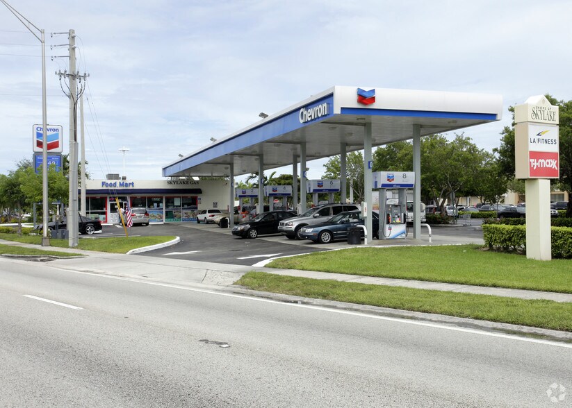 More Photos Of 1600-1760 NE Miami Gardens Dr, Miami Unknown For Lease