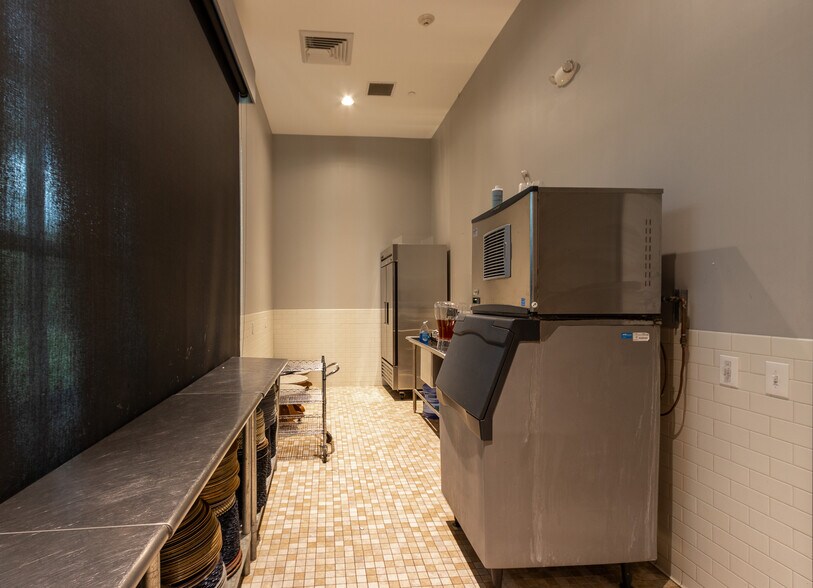 More Photos Of 3920 Gulf Fwy, Dickinson Lodge Meeting Hall For Sale